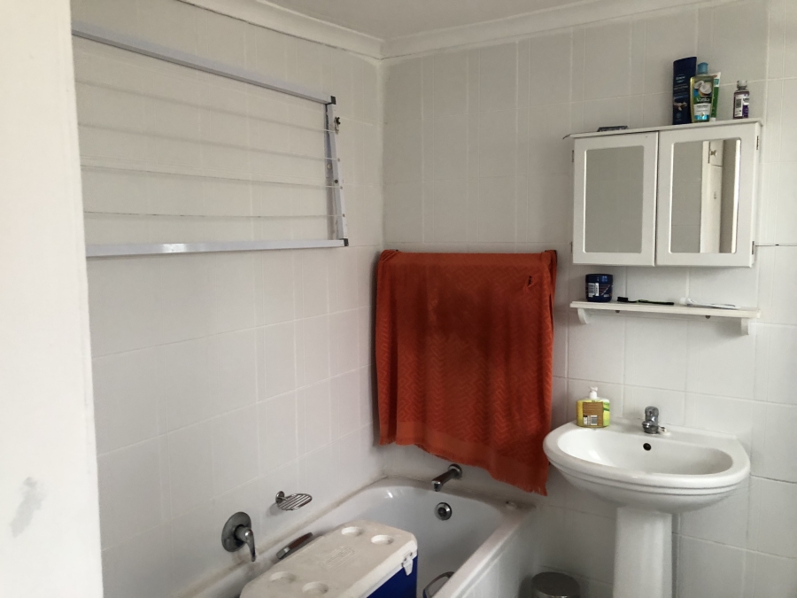 To Let 1 Bedroom Property for Rent in Lakeside Western Cape